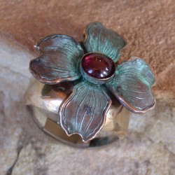 NAP8406r Patina Dogwood Flower Ring - Garnet