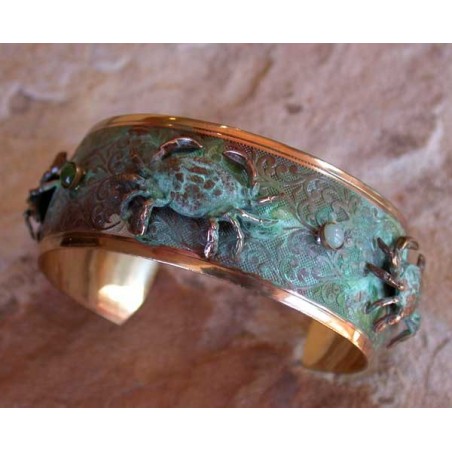 CP97bc Verdigris Patina Sculptural Crabs Cuff - Amazonite, Jade
