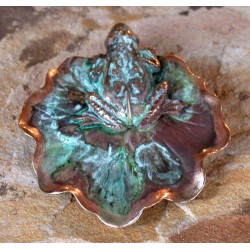 ECP897p  Verdigris Patina Solid Brass Classic Frog on Lily pad Pin 