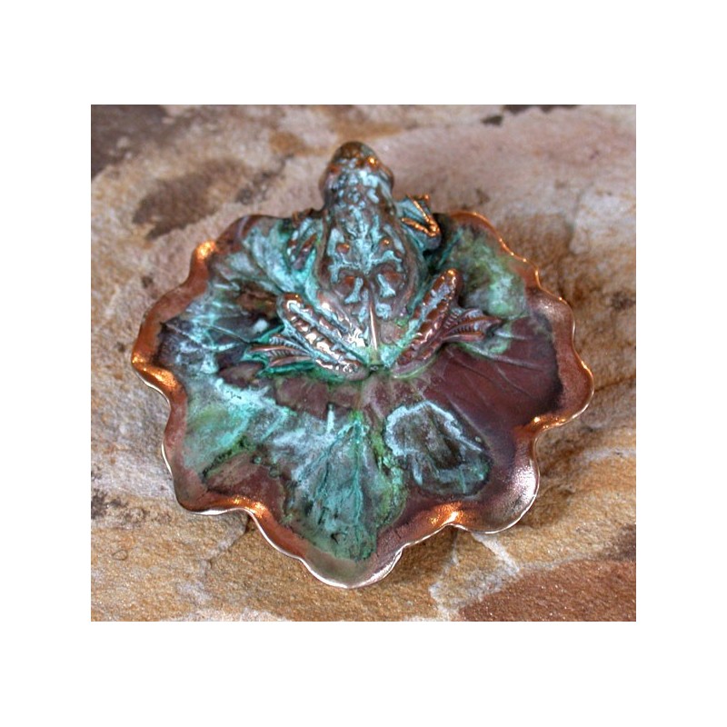 ECP897p  Verdigris Patina Solid Brass Classic Frog on Lily pad Pin 