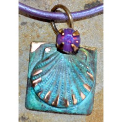 NMP26pd - Detail: Violette Opal Crystal / Pearlized Lavender Rawhide