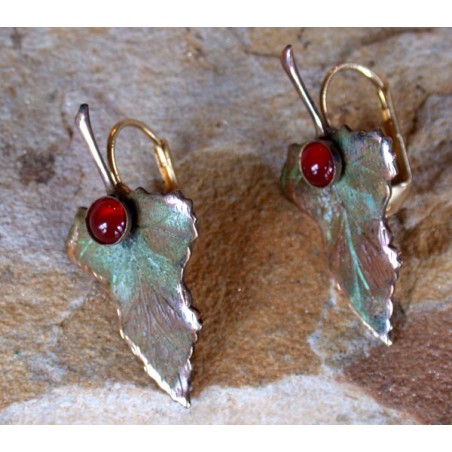 LO3424e Olive Patina Brass Oak Leaf Earrings - Carnelian