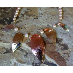 TRM327n Tri-metal Graduated Abstract Leaves Necklace - Pink Pearls