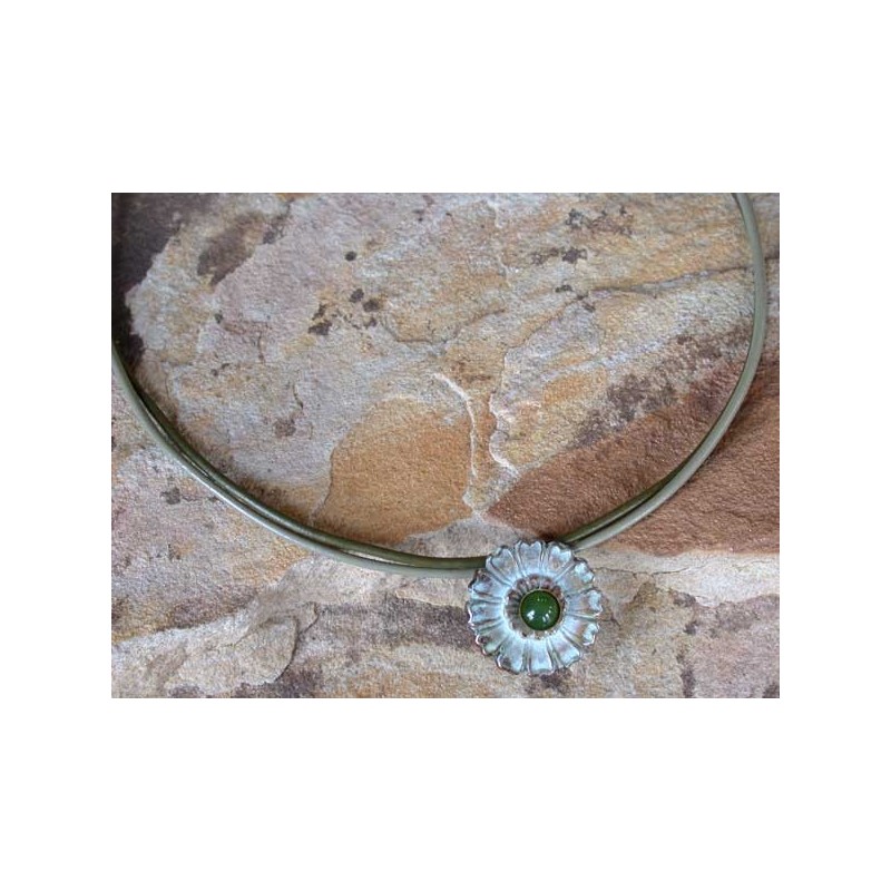 NAW2660pd White Patina Solid Brass Small Zinnia Floral Pendant - Nephrite Jade NAW2660pd White Patina Solid Brass Small Zinnia Floral Pendant - Nephrite Jade