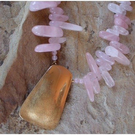 SIT 500n Silk Textured Forged Solid Brass Graduated Contemporary Trapezoid Necklace - Rose Quartz